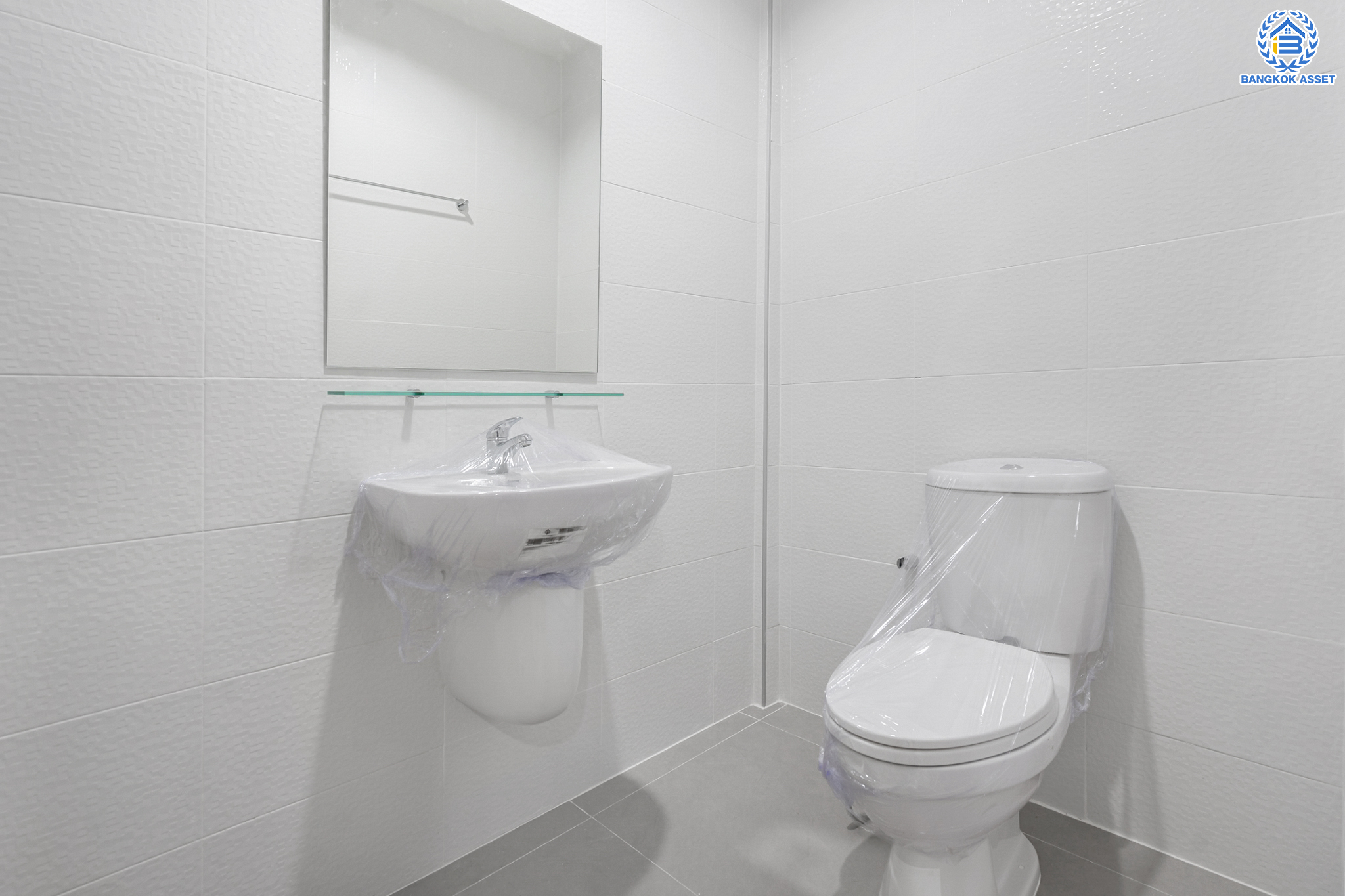 บ้านมือสองตกแต่งใหม่ ม.ซอยเรวดี58 รัตนาธิเบศร์ ทาวน์โฮม 3 ชั้น เนื้อที่ 19 ตร.ว. ฟังก์ชัน 4 ห้องนอน 3 ห้องน้ำ 1 ที่จอดรถ พร้อมตอบโจทย์ทุกการเข้าอยู่ บนทำเลเดินทางสะดวก เข้า-ออก ได้หลายเส้นทาง ใกล้เซ็นทรัลรัตนาธิเบศร์ และรถไฟฟ้าสายสีม่วง "สถานีบางกระสอ"